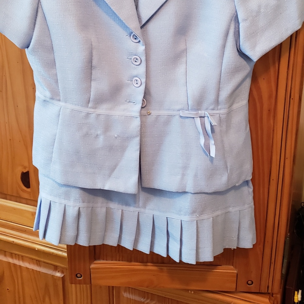 Spring Suit - Picture 2 of 4